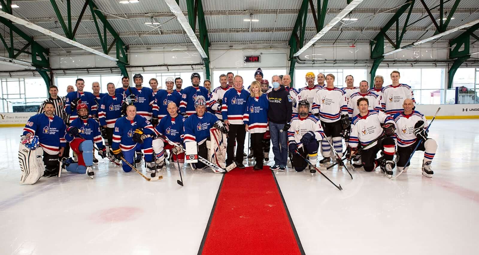 Group picture of the hockey players